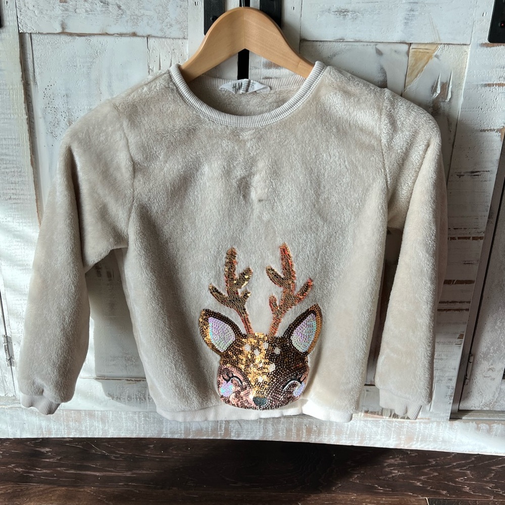 Reindeer sweater size 6-8 H&M
